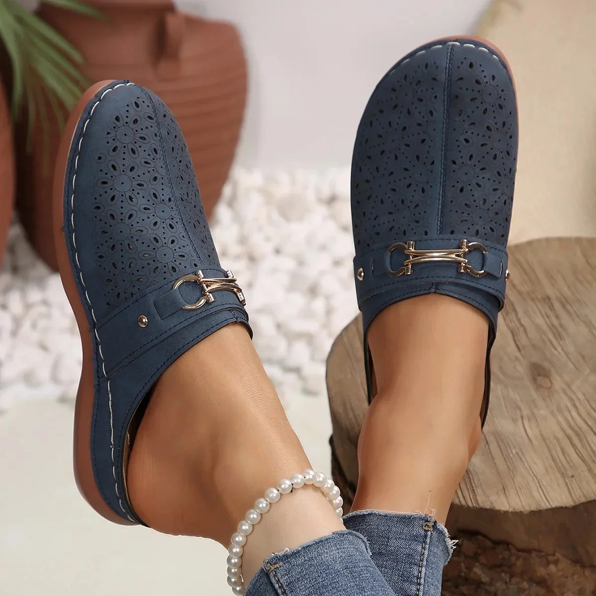 THERESSE | SLIP-ON BUCKLE CLOGS