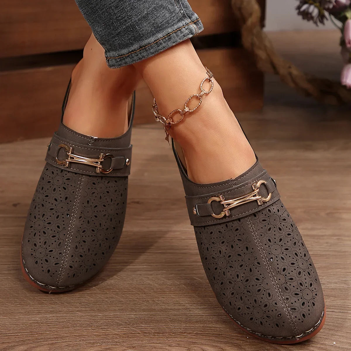THERESSE | SLIP-ON BUCKLE CLOGS