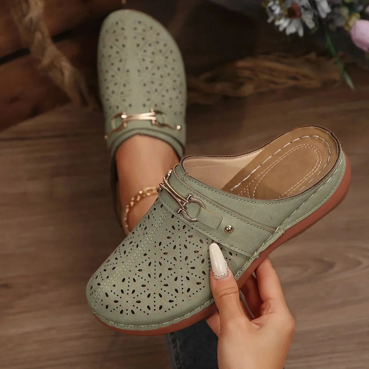 THERESSE | SLIP-ON BUCKLE CLOGS