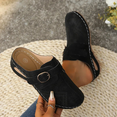 LYNETTE | LASER-CUT COMFORT CLOGS