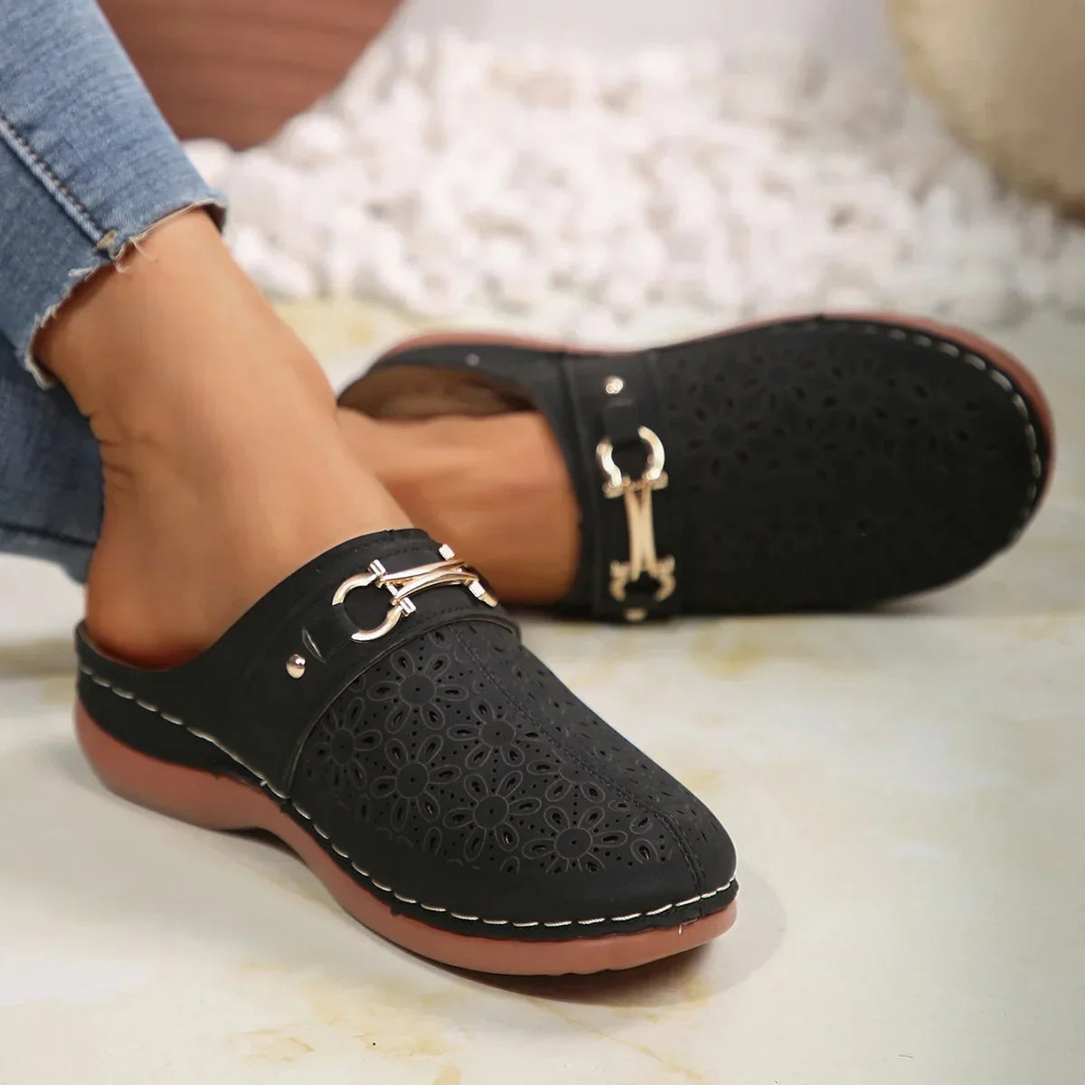 THERESSE | SLIP-ON BUCKLE CLOGS