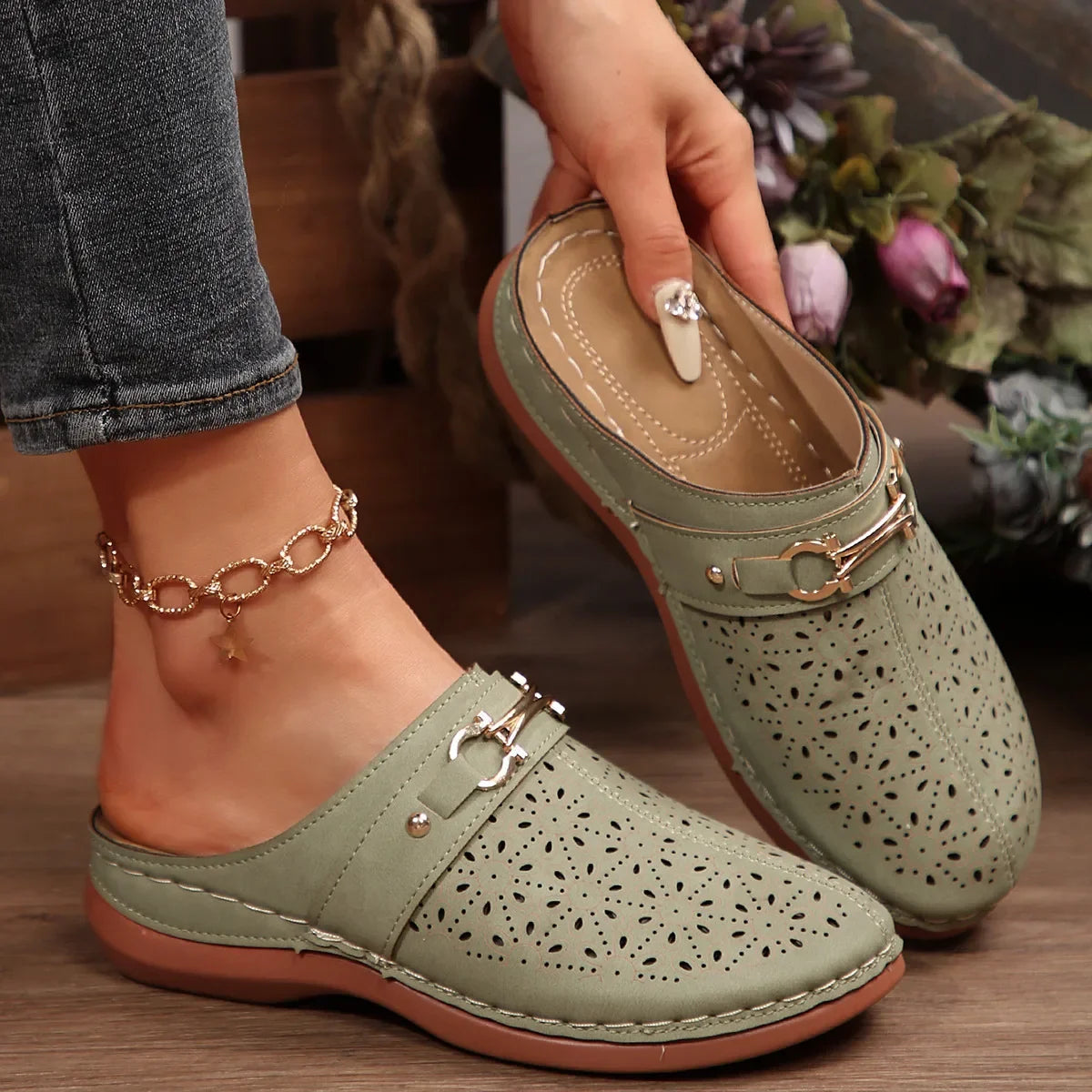 THERESSE | SLIP-ON BUCKLE CLOGS