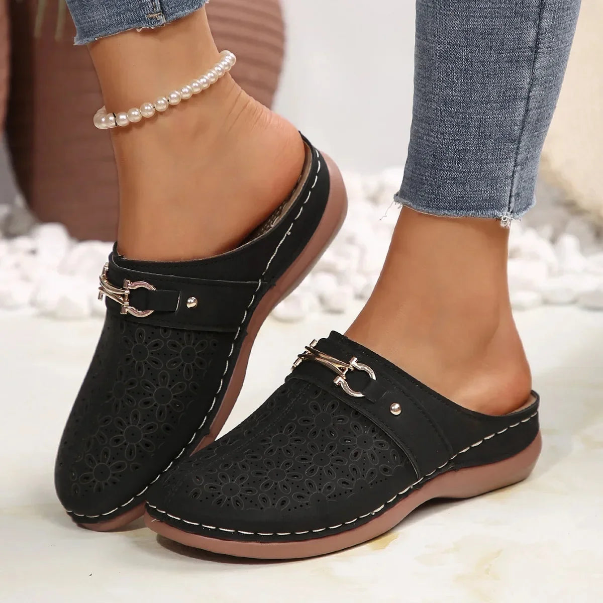 THERESSE | SLIP-ON BUCKLE CLOGS